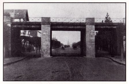 Le_pont_du_chemin_de_fer_en_1880_.jpg
